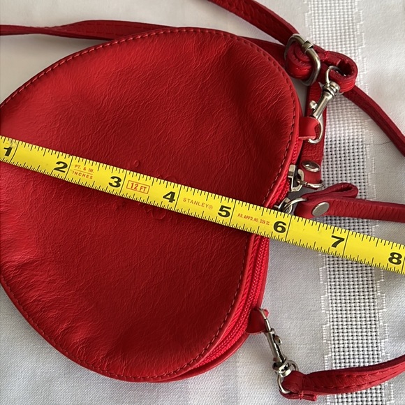 VERA PELLE HEART SHAPED CROSSBODY - Picture 6 of 6